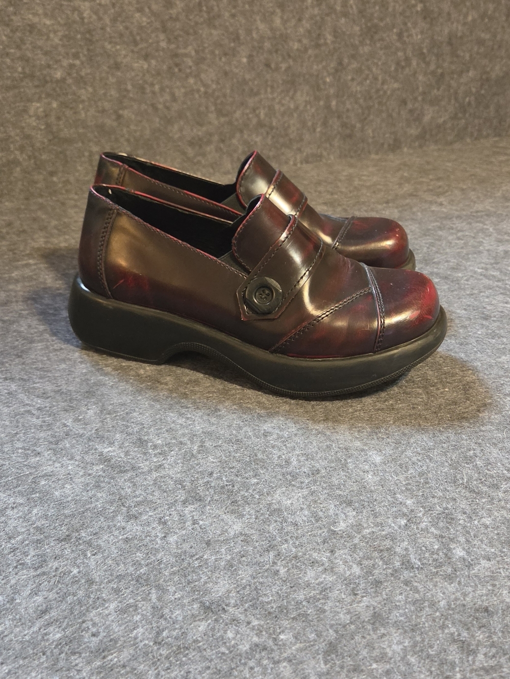 Dansko Cordovan Criss-Cross Women's Leather Clogs in Red and Black EUR 37 US 6.5 - Picture 3 of 7